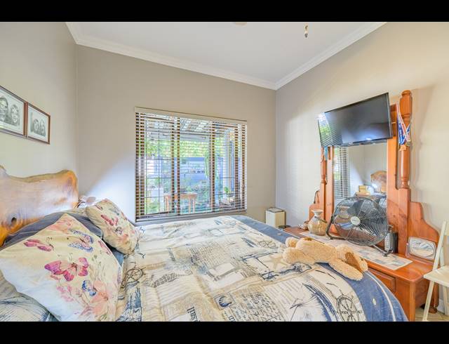 2 BEDROOM APARTMENT FOR SALE IN SHEFFIELD BEACH